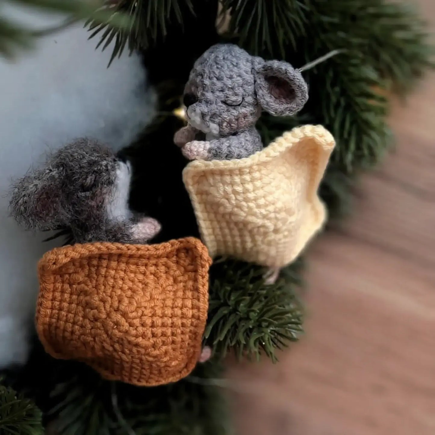 Mouse in the Clock – Christmas Amigurumi Crochet Pattern (PDF)