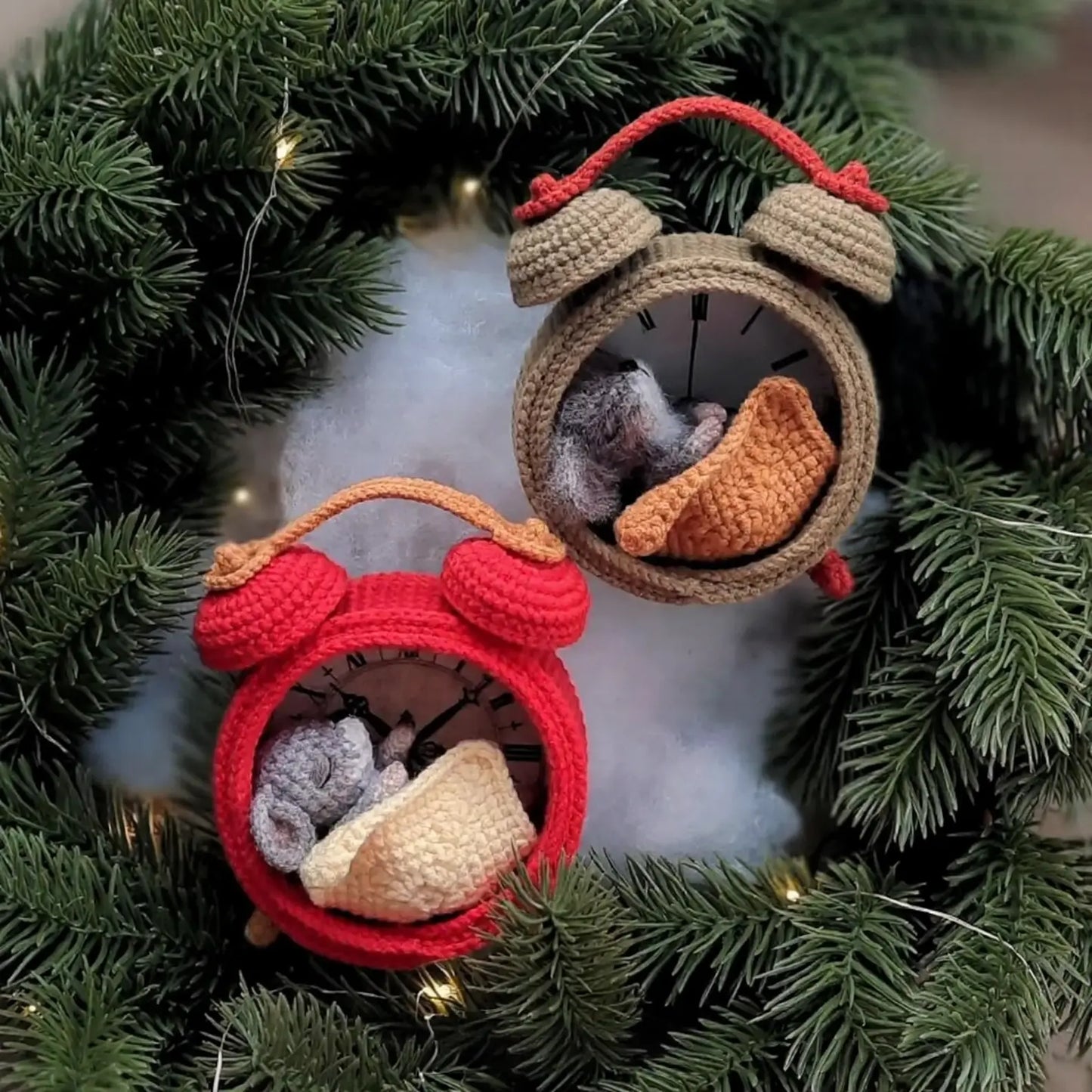 Mouse in the Clock – Christmas Amigurumi Crochet Pattern (PDF)