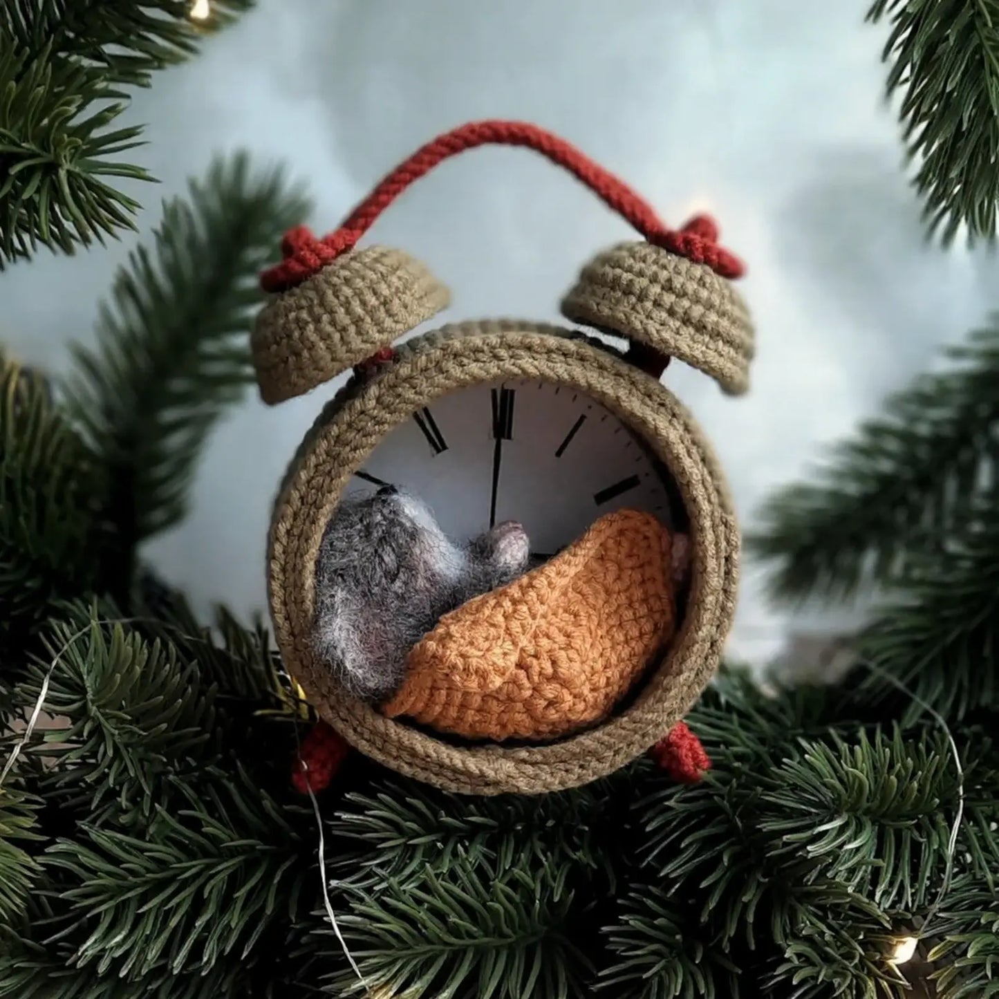 Mouse in the Clock – Christmas Amigurumi Crochet Pattern (PDF)