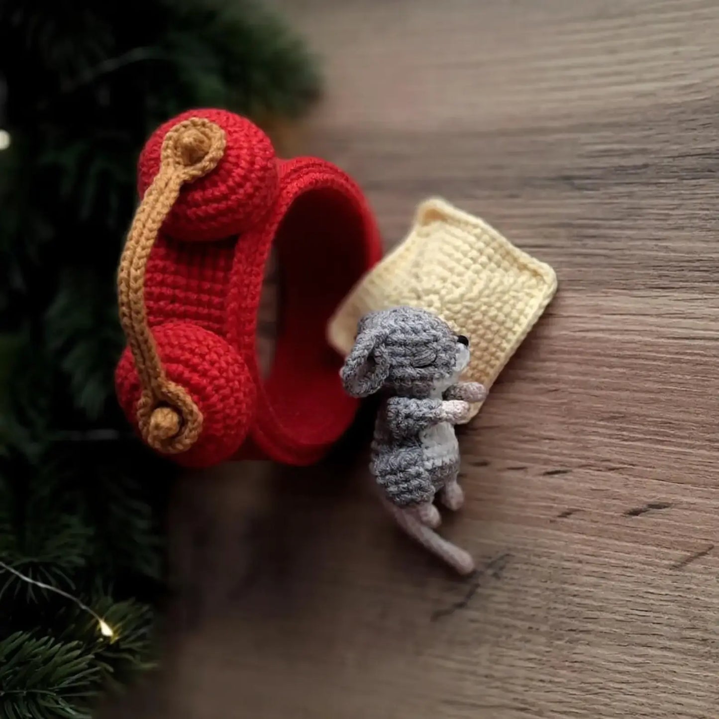 Mouse in the Clock – Christmas Amigurumi Crochet Pattern (PDF)
